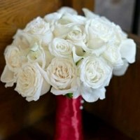 白色捧花头像,双手捧着花的图片头像【点击鼠标右键下载】