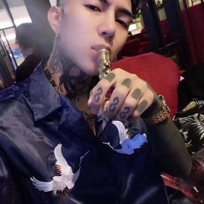 年少轻狂的霸气超拽男生_微信头像图片大全图片