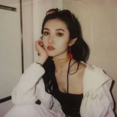 头像另类个性女生好看另类的霸气个性女生点击鼠标右键下载