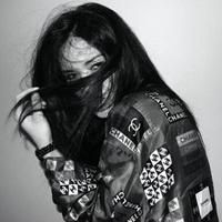 纹身女生头像黑白