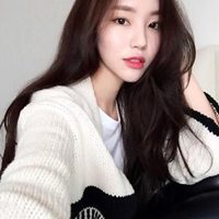 高冷露锁骨女生头像点击鼠标右键下载
