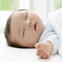 小男孩睡觉头像