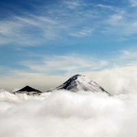 面对大山头像_面朝山峰的头像