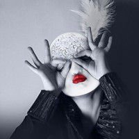 半面具头像女生 戴面具的黑白女生头像图片【点击鼠标右键下载】