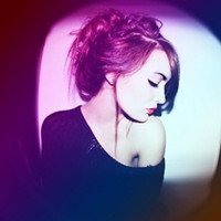 头像一个人孤独女_微信头像图片大全