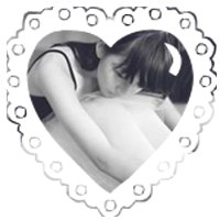 带白色边框的女生头像_微信头像图片大全