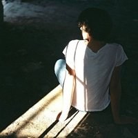 男生背影落寞高清头像_微信头像图片大全