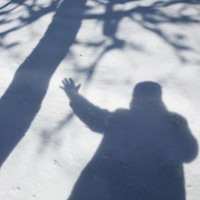 一个人冬天的影子图片