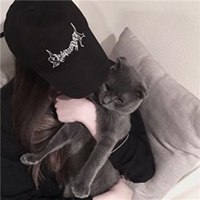 美女猫咪头像 美女抱猫咪的头像图片_微信头像图片大全