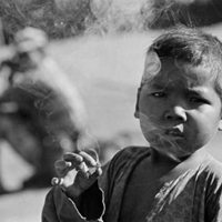 小孩抽烟喝酒霸气图片 搞笑小孩抽烟图片头像霸气_微信头像图片大全