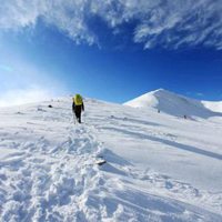 攀登雪山图片作为微信头像点击鼠标右键下载