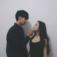 一男一女gif动态图微信皮肤情侣一男一女男扒女