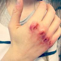 微信带血重口味头像女生胆小勿入 微信带血重口味头像女生胆小勿入