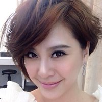 台湾知名艺人黄小柔微信