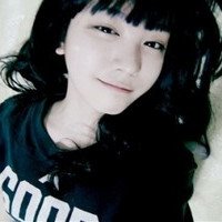 非主流个性穿黑色T恤的女生头像我很知趣,你烦我