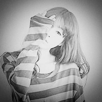 伤心中的非主流女生灰色头像