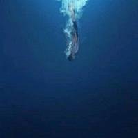 沉溺深海的意境头像前面的路太黑太坎坷别放我