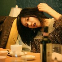 清新意境女生头像独自一人躲在无人的角落,细数