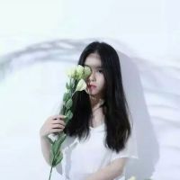 森系唯美意境的女孩微信头像
