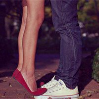 踮起脚接吻情侣头像半身的,想踮起脚尖找寻爱