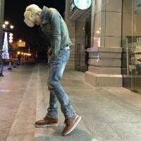 伤感最新版的没有理由再爱迩,相爱不如遗忘