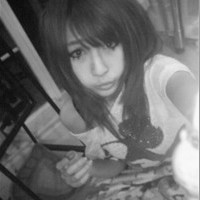 爱微信黑白伤感颓废头像女生版让我一个人留在孤独里好生潦倒