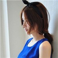 实的被爱女生侧面头像