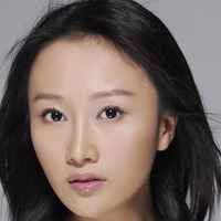 短发美女肖涵微信头像面对困境勇往直前不言败