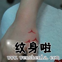 很推荐在中指处纹身中指纹身图片