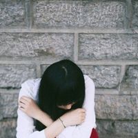 小清新美女空间头像撕碎的照片触痛了指尖