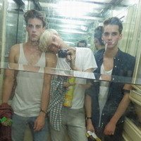 同志头像奖揭盅俄罗斯同性恋者相拥照夺殊荣