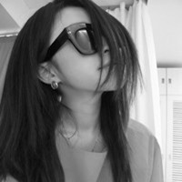 戴蛤蟆镜的女生头像戴墨镜的美女微信