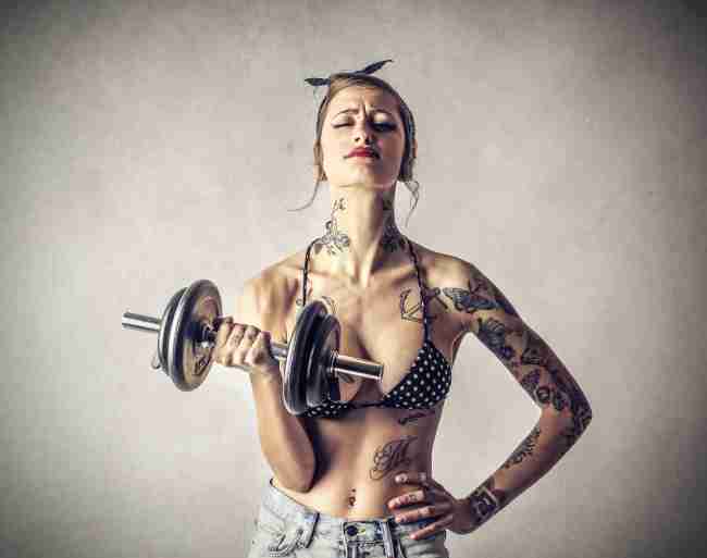 霸气美女非主流纹身图片