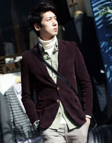 拼接完美的pu皮袖子霸气