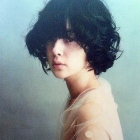 女生短发欧美微信头像