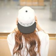 长发女生背影优美意境图片