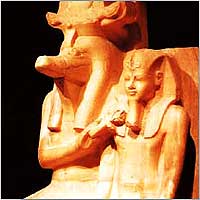 任痴迷于历史沧桑的人剪不断