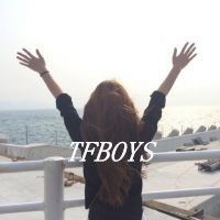 女生头像背影长发蹲坐带字关于tfboys