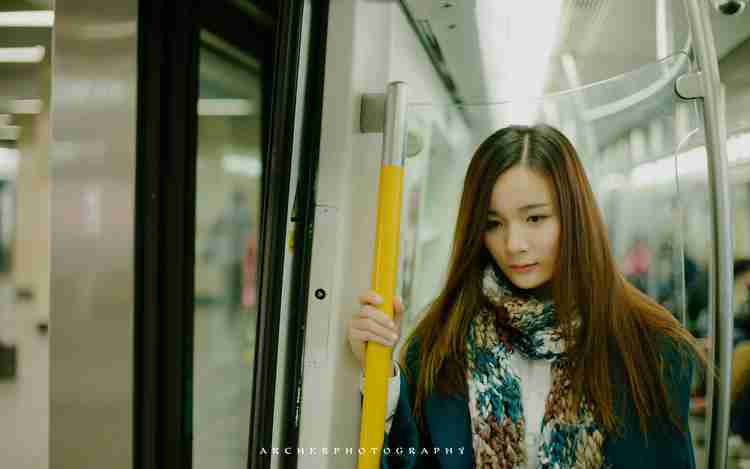 为您提供女生背影长发头像精选