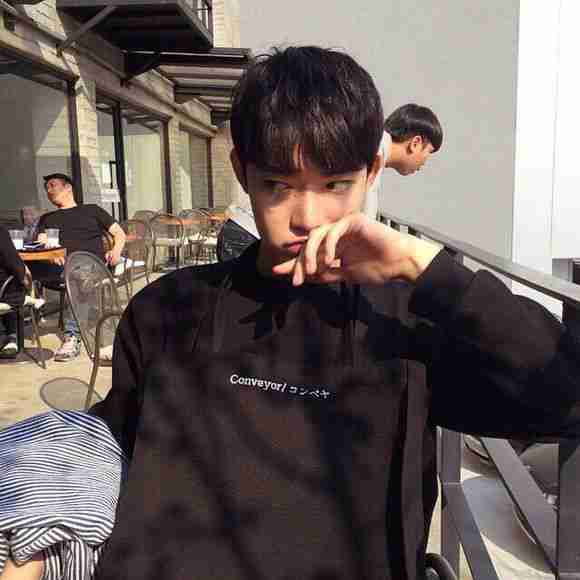 老男人陪和你演出的我