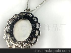 厂家直销个性抽烟赫本头像水晶项链