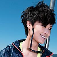 喷烟吐雾的大男人微信男生头像