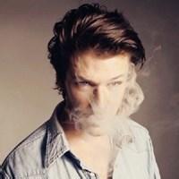 气女生抽烟头像