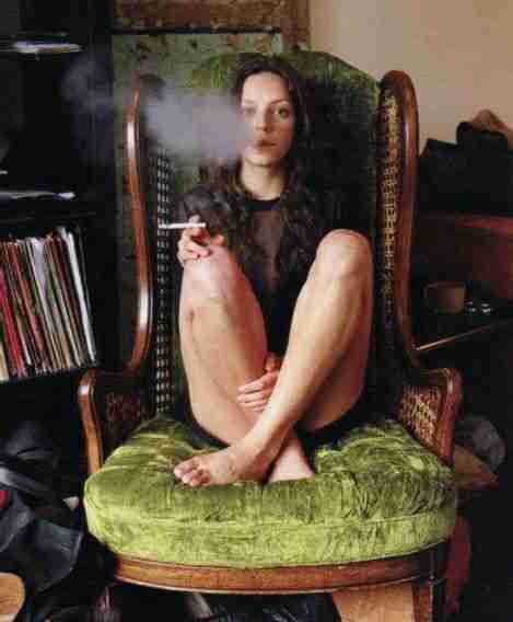 美女抽烟超霸气头像