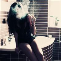 非主流女孩抽烟头像