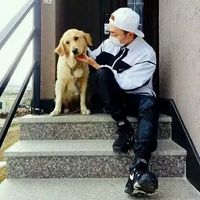 男头:帅哥跟狗狗!萌萌哒