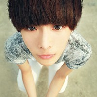 天真而忧伤的男生微信头像