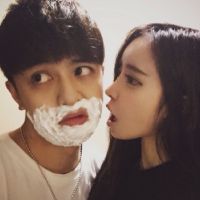 我们搞怪着深爱着情侣头像