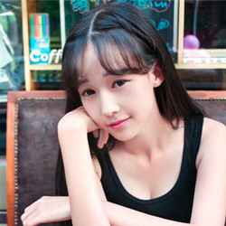 青春少女带字微信头像_洋溢着青春的少女