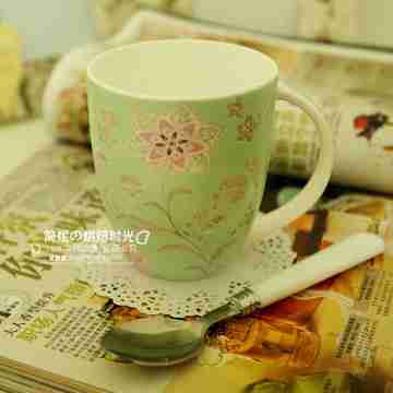 花朵骨瓷杯子